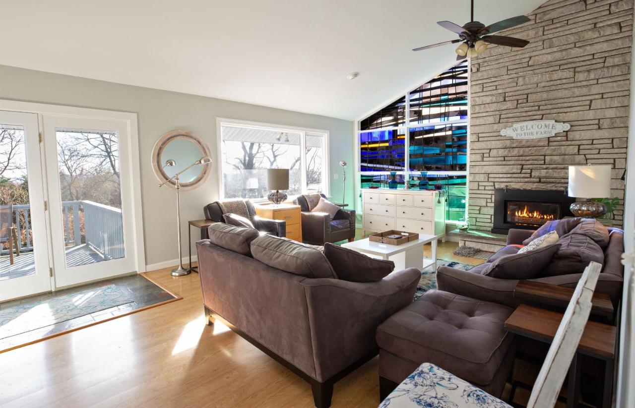 Unique Retreat With Private Patio, 4 King Beds And Bbq Villa Groton Exterior photo