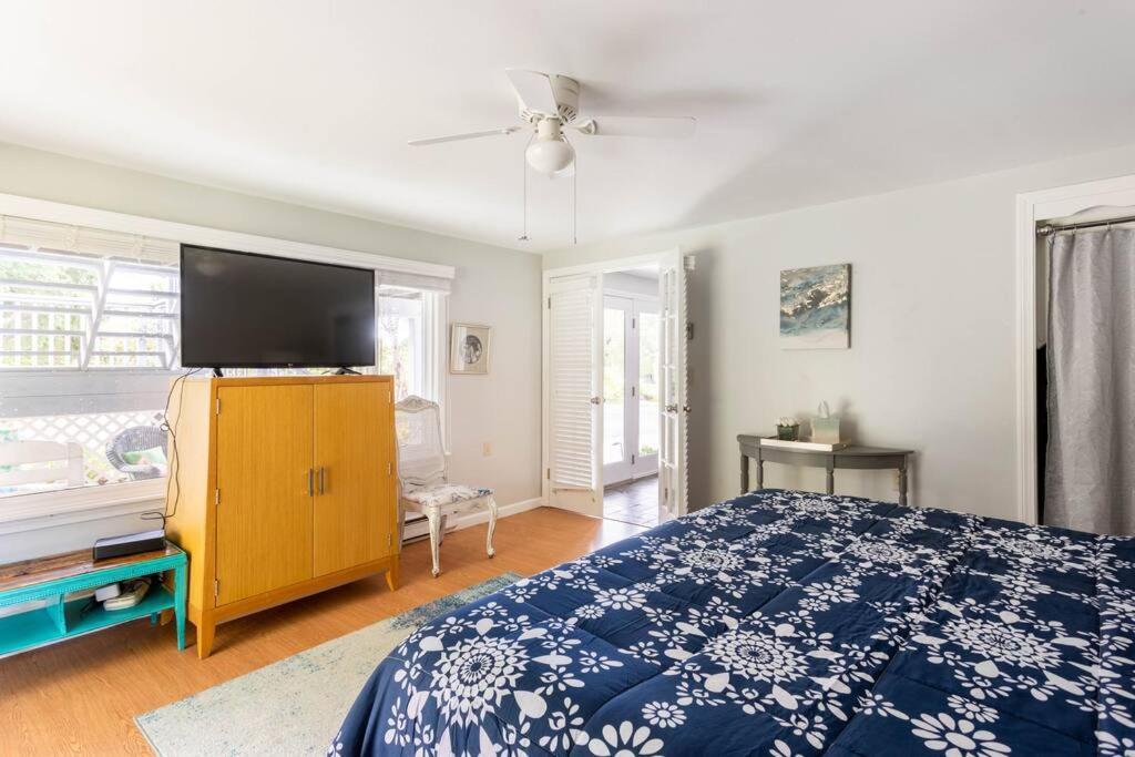 Unique Retreat With Private Patio, 4 King Beds And Bbq Villa Groton Exterior photo