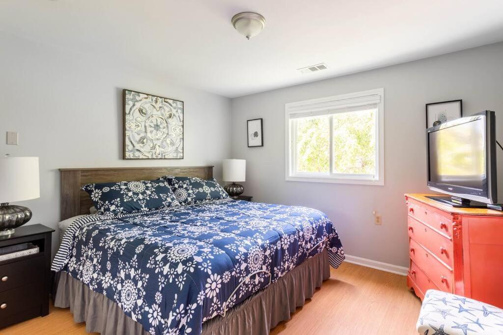 Unique Retreat With Private Patio, 4 King Beds And Bbq Villa Groton Exterior photo