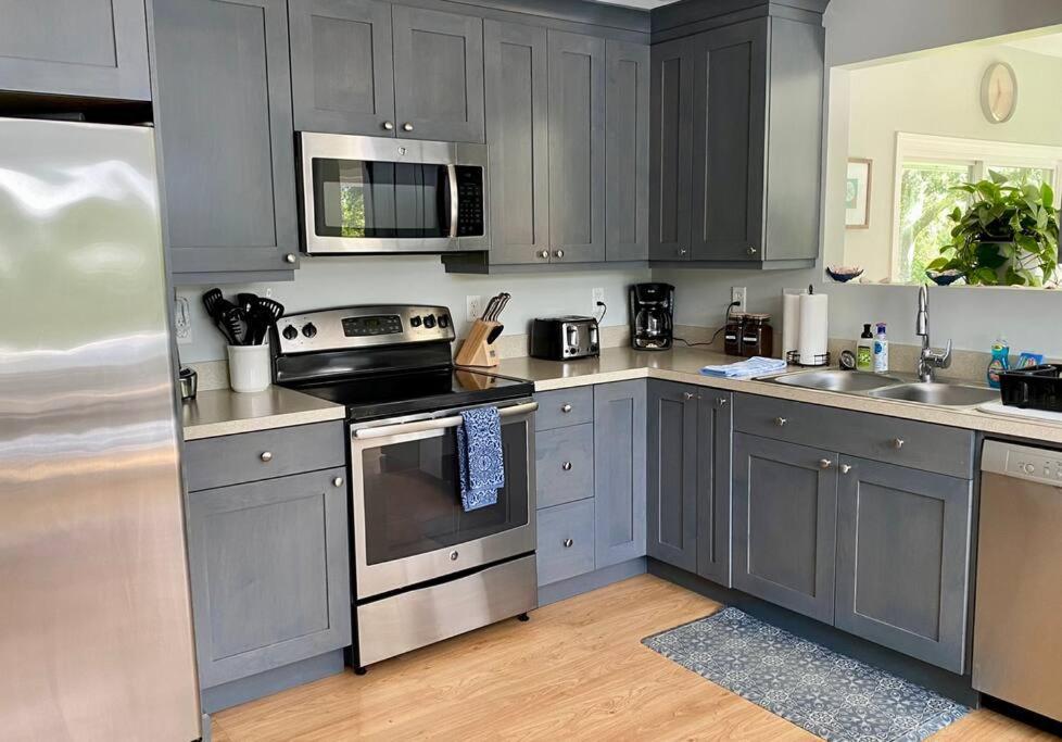 Unique Retreat With Private Patio, 4 King Beds And Bbq Villa Groton Exterior photo