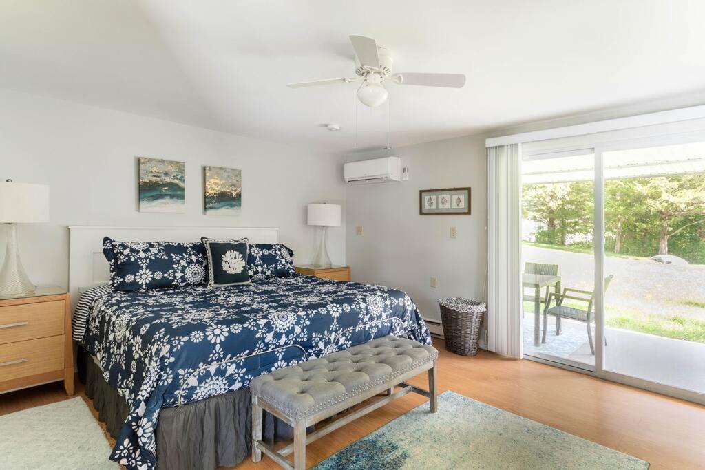 Unique Retreat With Private Patio, 4 King Beds And Bbq Villa Groton Exterior photo