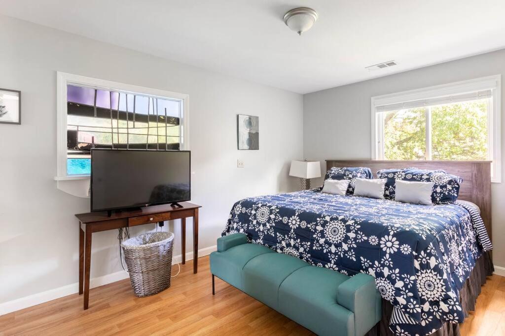 Unique Retreat With Private Patio, 4 King Beds And Bbq Villa Groton Exterior photo