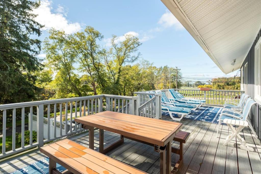 Unique Retreat With Private Patio, 4 King Beds And Bbq Villa Groton Exterior photo
