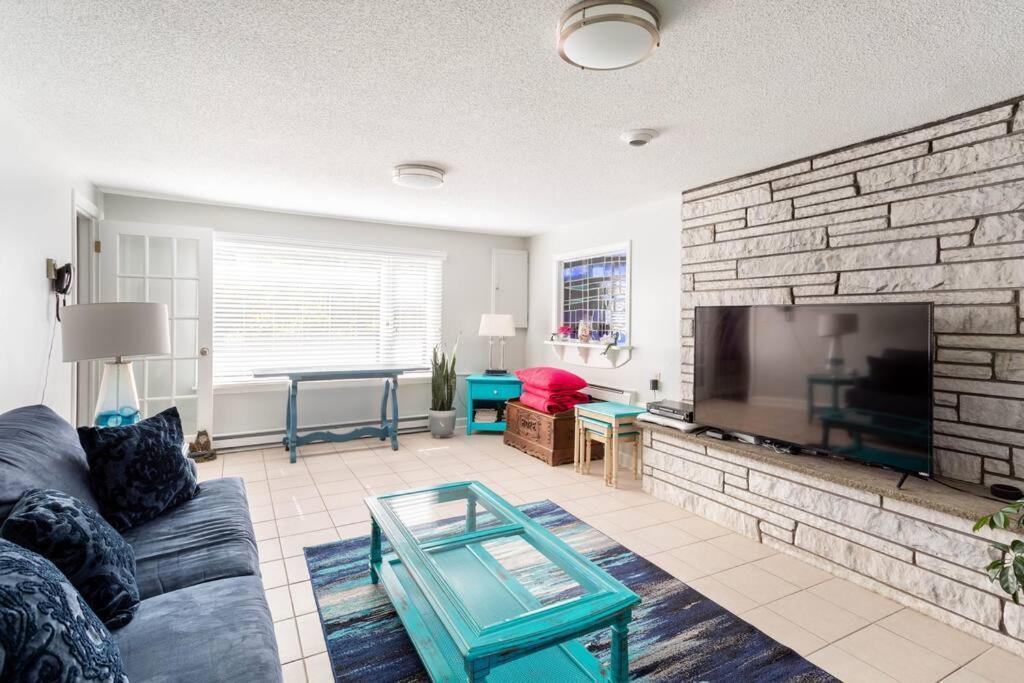 Unique Retreat With Private Patio, 4 King Beds And Bbq Villa Groton Exterior photo