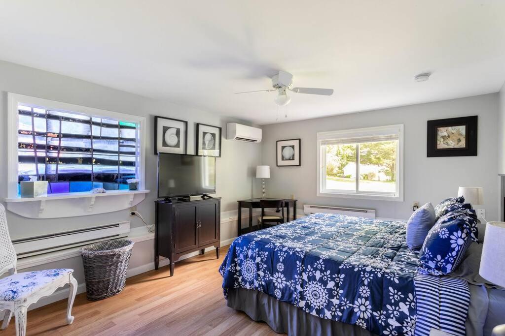 Unique Retreat With Private Patio, 4 King Beds And Bbq Villa Groton Exterior photo