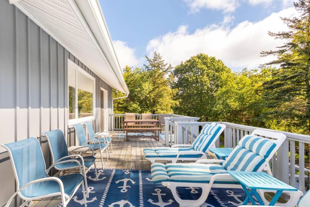 Unique Retreat With Private Patio, 4 King Beds And Bbq Villa Groton Exterior photo