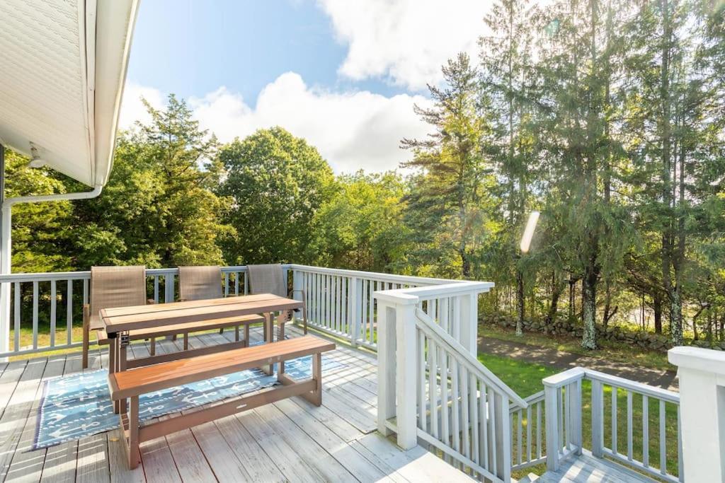 Unique Retreat With Private Patio, 4 King Beds And Bbq Villa Groton Exterior photo