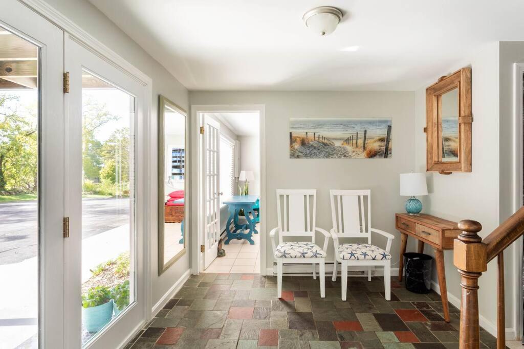 Unique Retreat With Private Patio, 4 King Beds And Bbq Villa Groton Exterior photo