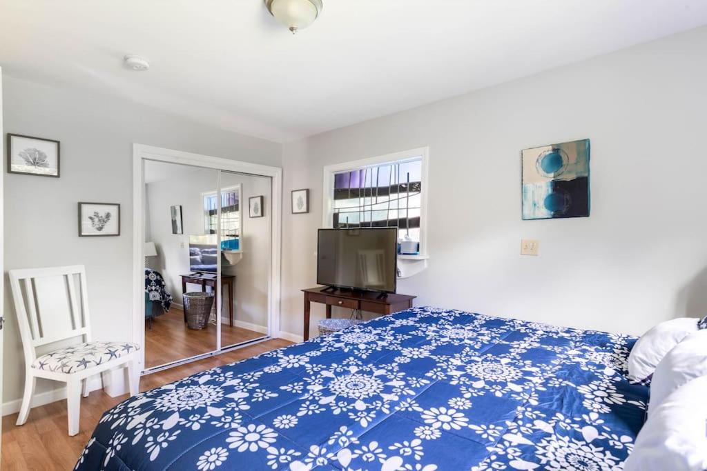 Unique Retreat With Private Patio, 4 King Beds And Bbq Villa Groton Exterior photo