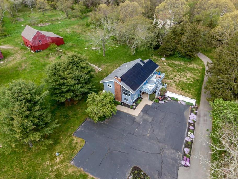 Unique Retreat With Private Patio, 4 King Beds And Bbq Villa Groton Exterior photo